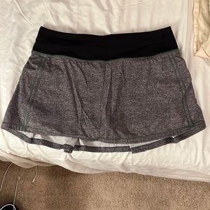 Lululemon Play off the pleats skirt, grey, size 6.